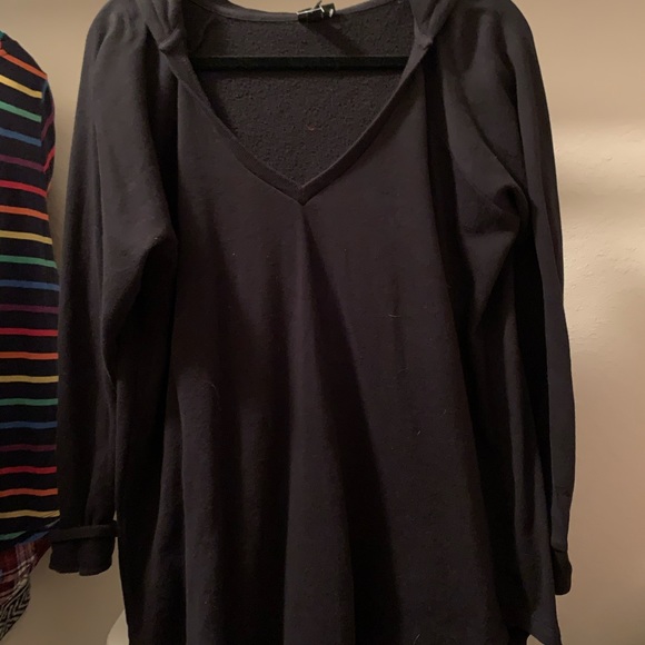 1X Torrid Unique V-neck hoodie - sold out - Picture 2 of 3